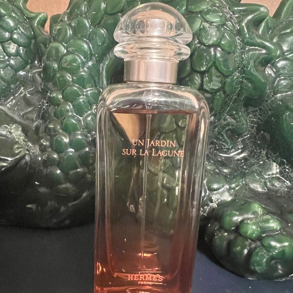 Hermès Un Jardin Sur La Lagune Fragrance in Clear and Pink